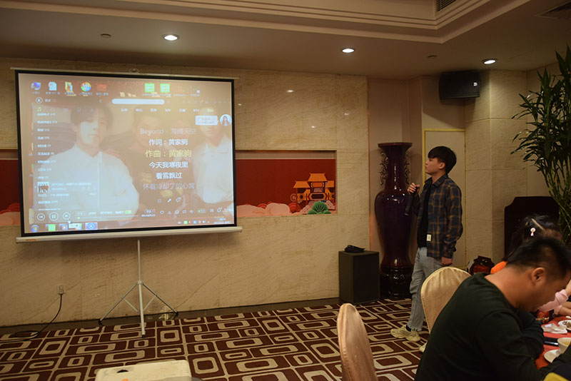 玖容帅哥演唱光辉岁月歌曲 玖容帅哥演唱光辉岁月歌曲